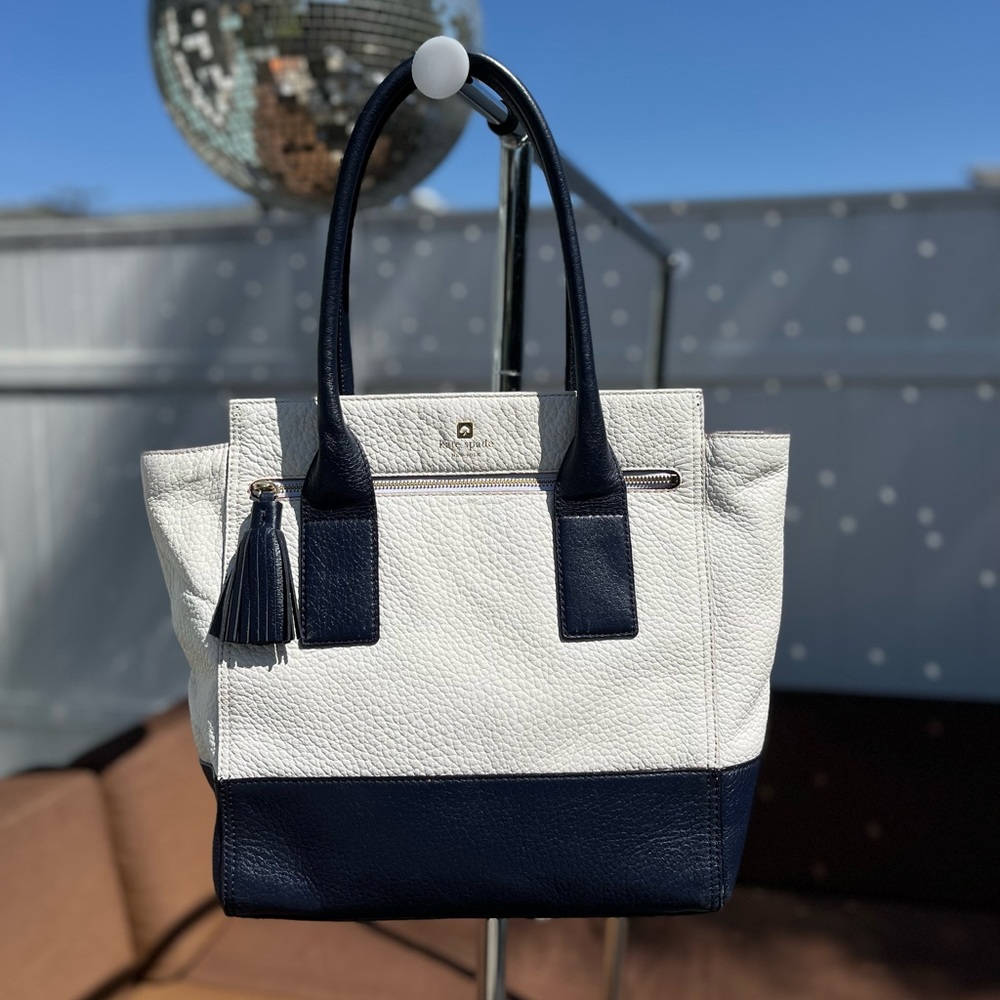 EUC Genuine Cow Leather Navy Blue & Off-white kate spade Tote. Gold Hardware 💙